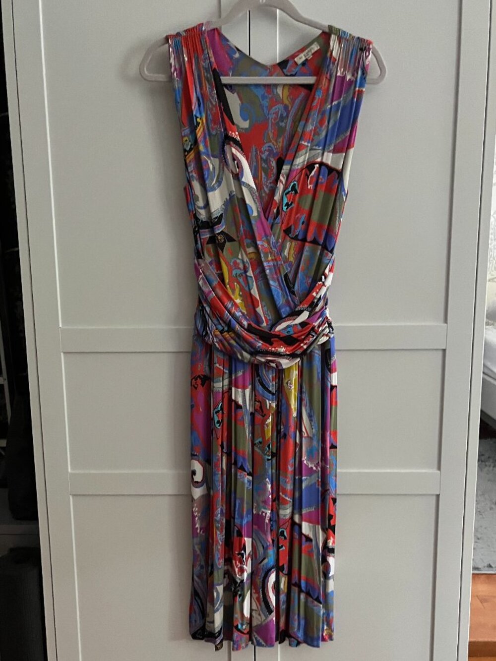 Sleeveless Surplice Midi Dress in Multicolor Abstract Print